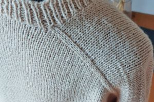 European Shoulders stil pletenja pulovera