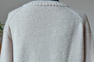 European Shoulders stil pletenja pulovera