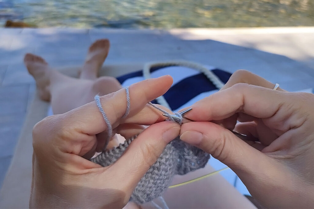 Svijet pletenja pletenja na plaži